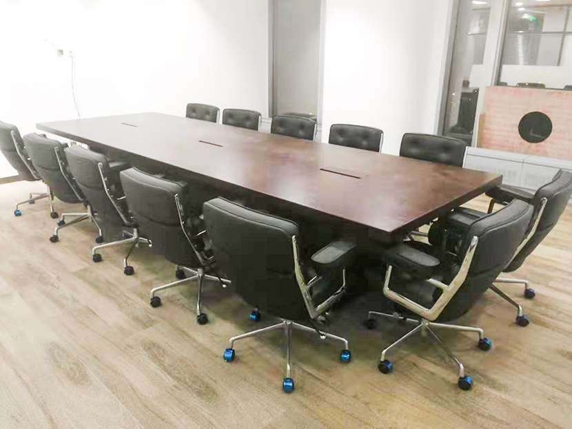 歐時家具來教您怎么去識別實木辦公家具和貼皮家具的方法