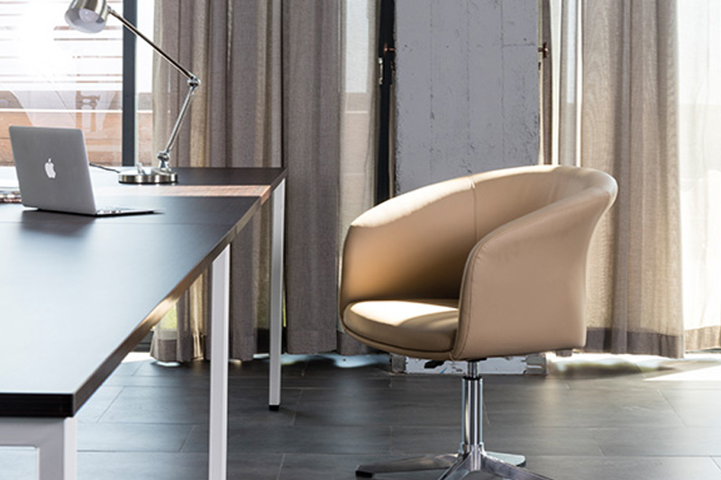 北京辦公家具廠家歐時教您如何選擇辦公椅