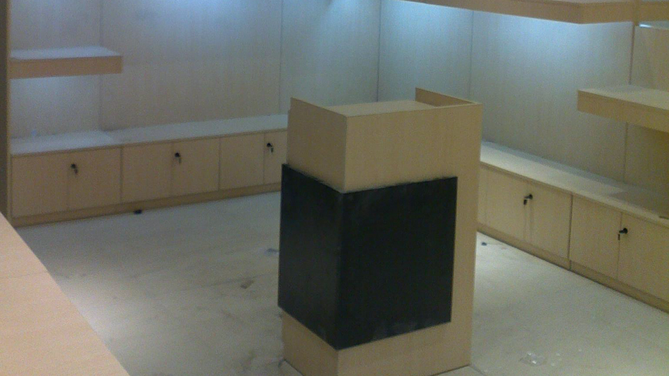 百盛購物-歐時家具辦公家具定制案例